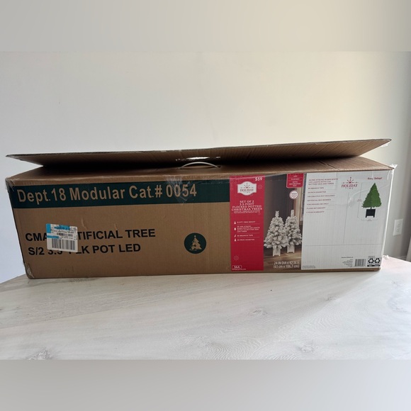 NIB Holiday Time Flocked Potted Christmas Trees - Picture 4 of 4